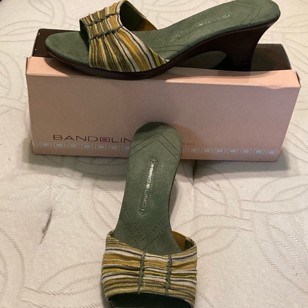 Bandolino slides.  Like new size 9M